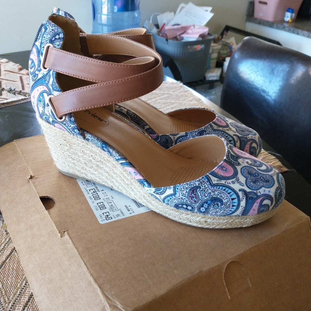 Shoe - Picture 4 of 4